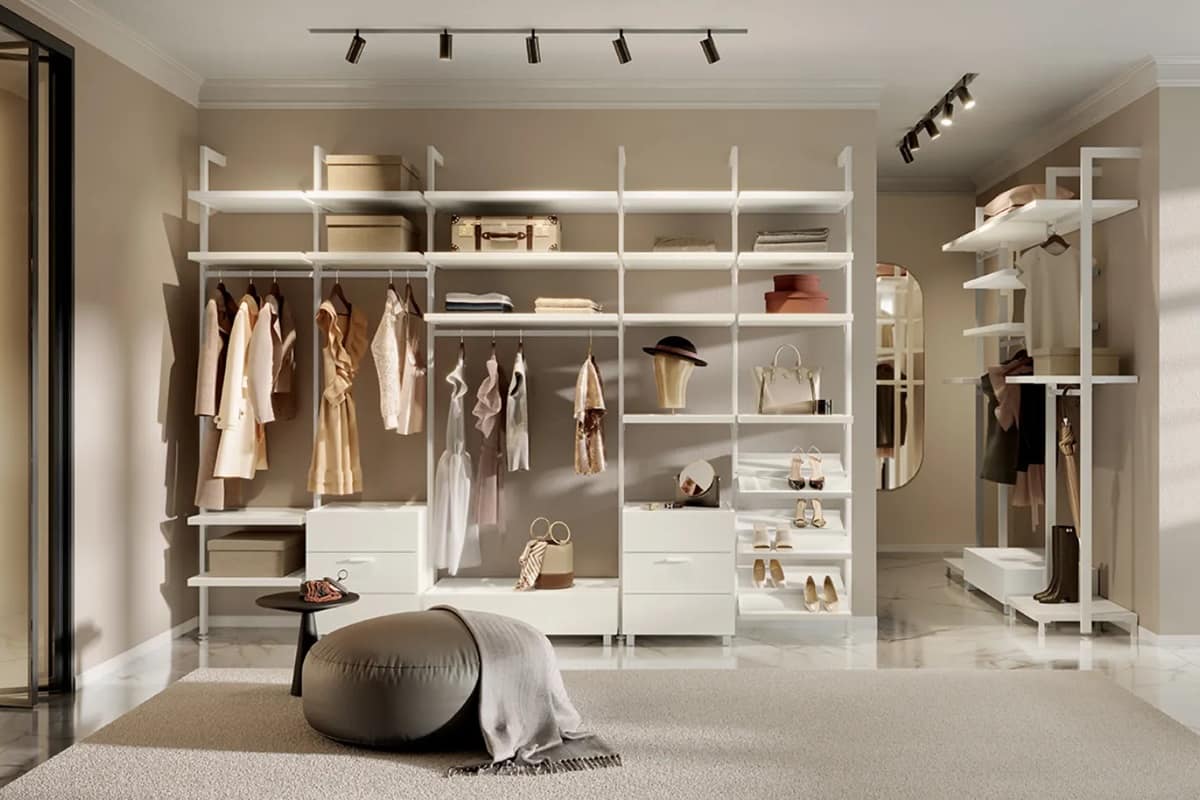 Cabina armadio con pali metallici Axial in finitura bianca