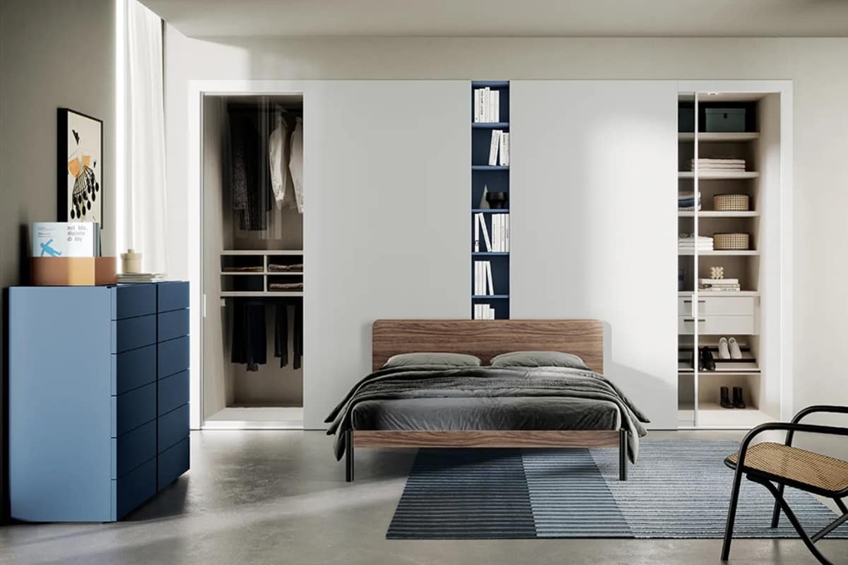 cabina armadio dietro al letto con struttura stand up