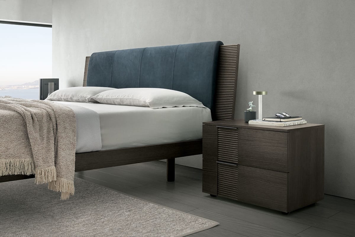 Letto matrimoniale Bliss con comodino abbinato
