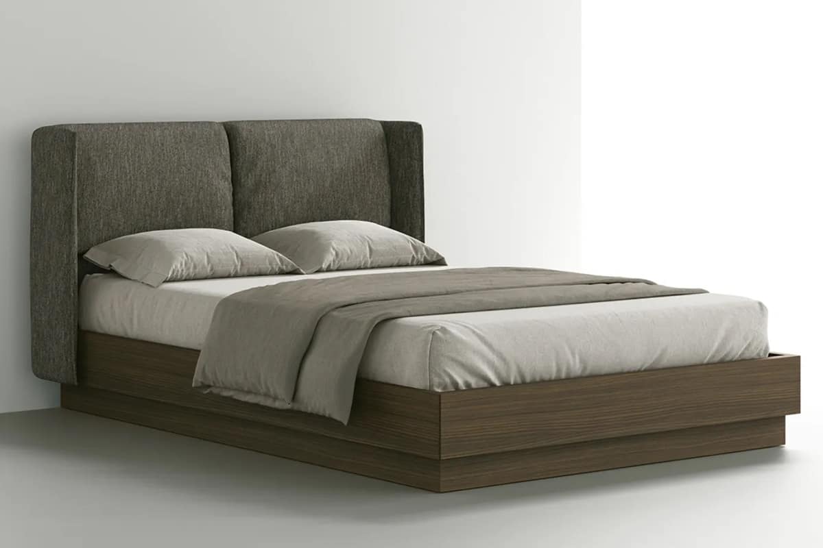 Letto matrimoniale con contenitore con giroletto in legno e testata imbottita