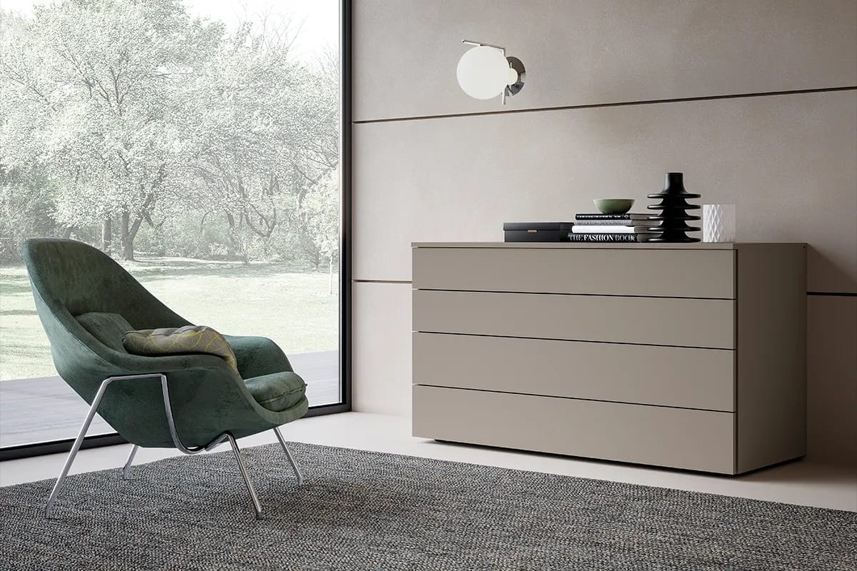 Comò grigio a 4 cassetti Doimo Citlyline Adok modello Flat