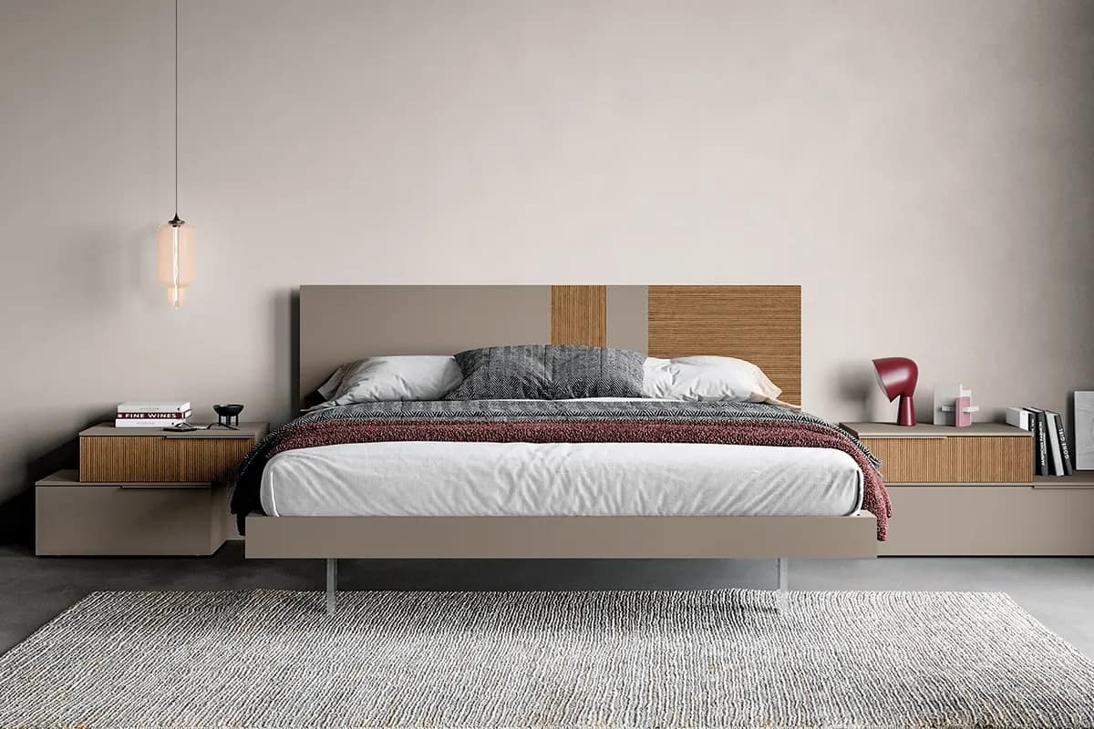 Letto matrimoniale in legno Blade con testata verticale