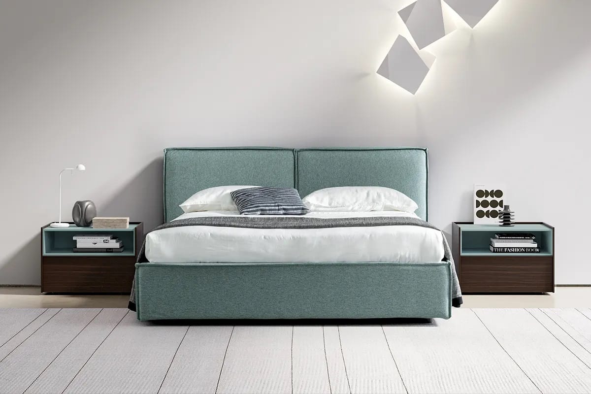 Letto matrimoniale imbottito Doimo Cityline Adok modello Cloud con comodini Stream bicolore