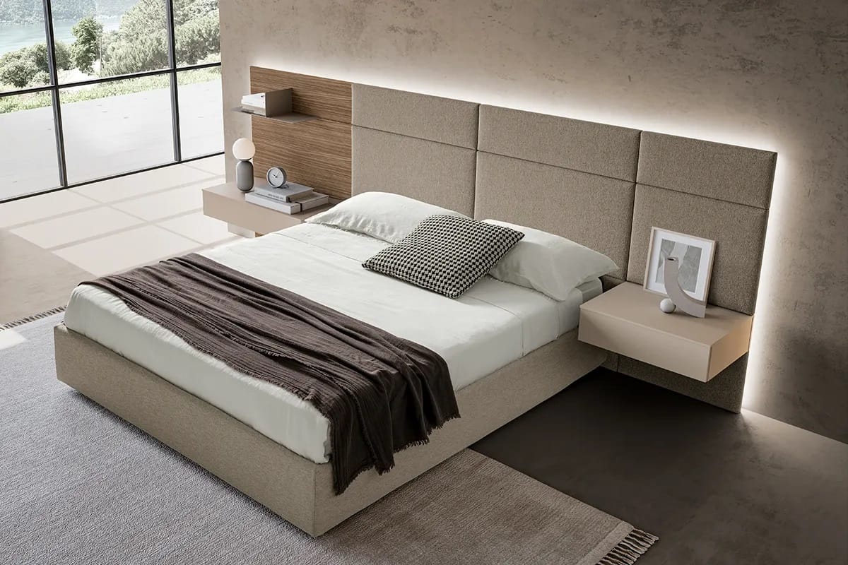 Letto matrimoniale imbottito con comodini Fly