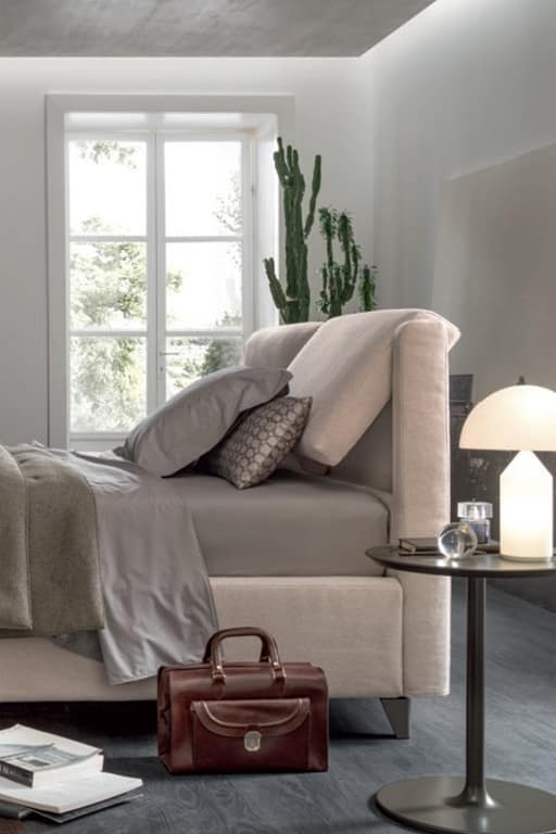 Dettaglio della testata reclinabile del letto Loft