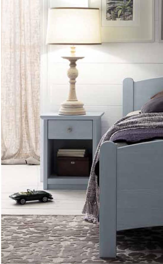comodino in legno