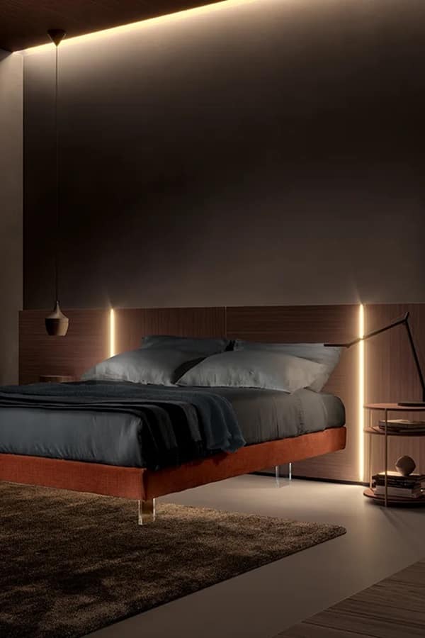 Boiserie Carrè con letto sommier imbottito con piedino trasparente
