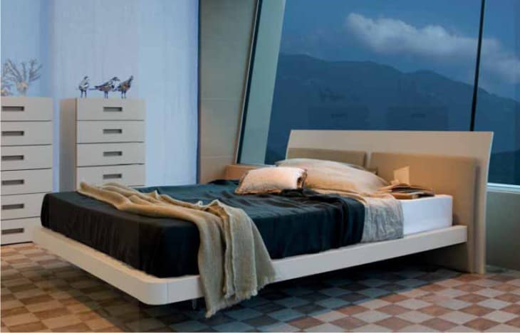 Letto moderno in legno e imbottito