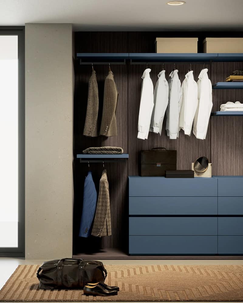 Pannelli Boiserie e cremagliere personalizzano la cabina armadio Rack di Doimo Dielle Modus