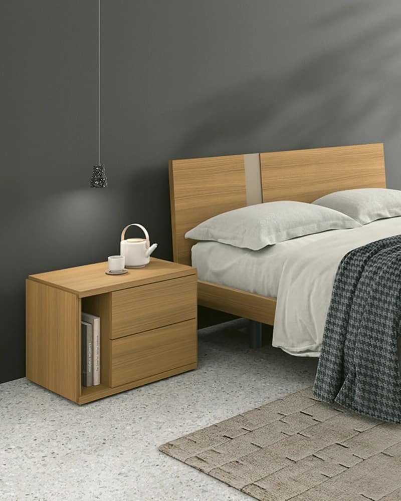 Letto in legno Afrodite con comodino Layers con vano a giorno