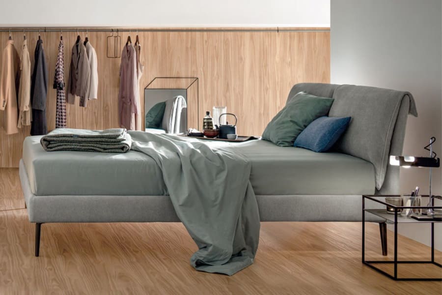 Letto matrimoniale moderno River con giroletto altezza 14cm