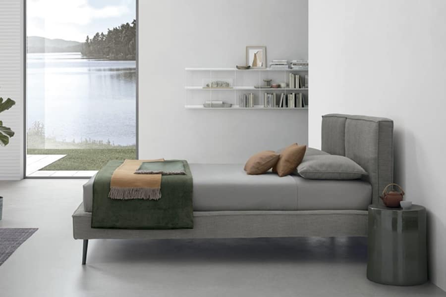 Letto matrimoniale V&nice Vega duo slim con piedini alti e giroletto h14 con testata a 2 cuscini