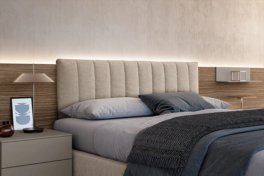 Letto con pannello boiserie in legno con pannello imbottito centrale Side di Adok