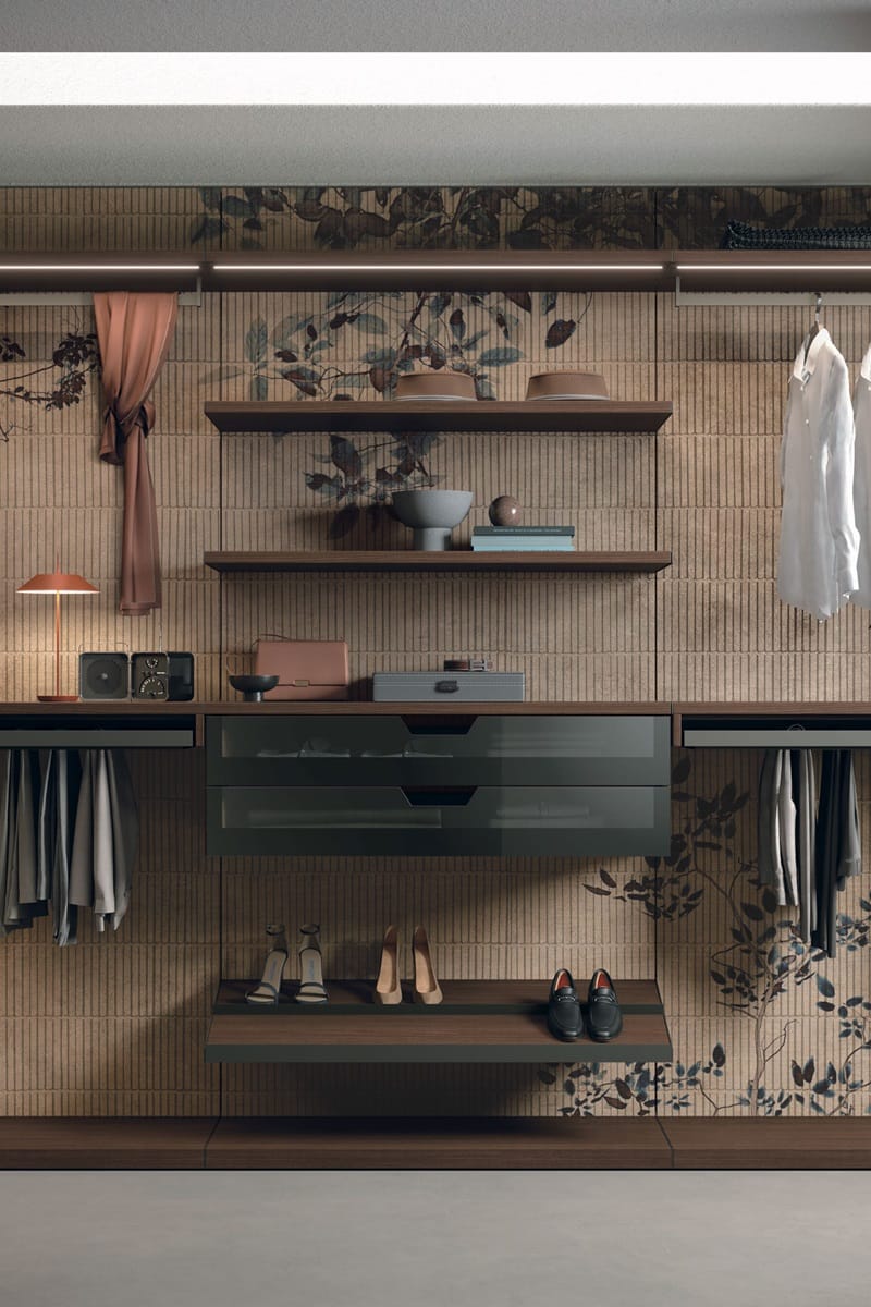 Boiserie decorata per cabina armadio elegante