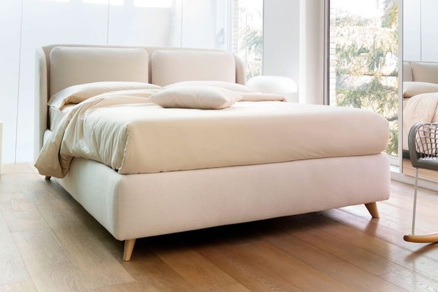 Letto matrimoniale imbottito con contenitore modello Hello di Noctis